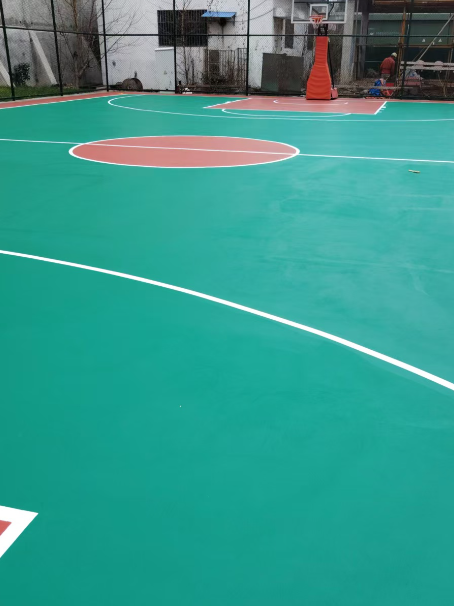 闻喜 球场长期使用易出现地面开裂